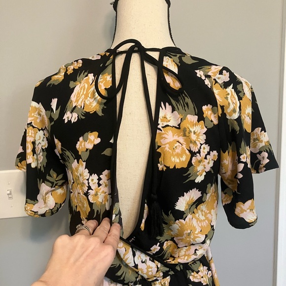 Black jumpsuit with yellow flowers - Picture 10 of 12